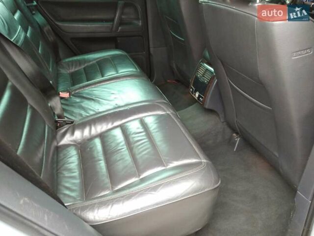 Серый Фольксваген Туарег, объемом двигателя 3.2 л и пробегом 390 тыс. км за 4300 $, фото 8 на Automoto.ua