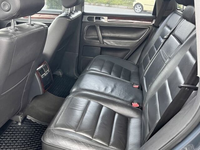 Сірий Фольксваген Туарег, об'ємом двигуна 2.5 л та пробігом 300 тис. км за 6800 $, фото 9 на Automoto.ua