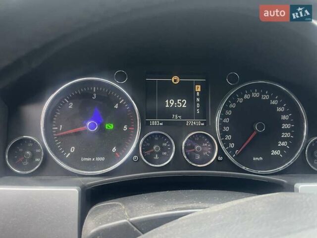 Серый Фольксваген Туарег, объемом двигателя 2.97 л и пробегом 272 тыс. км за 8700 $, фото 4 на Automoto.ua