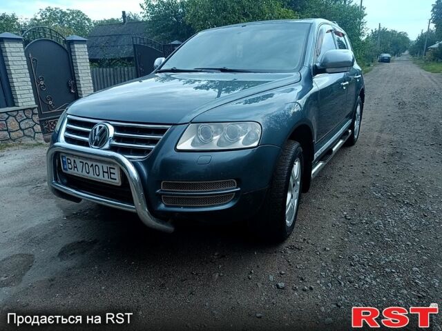 Серый Фольксваген Туарег, объемом двигателя 3.2 л и пробегом 300 тыс. км за 8500 $, фото 6 на Automoto.ua