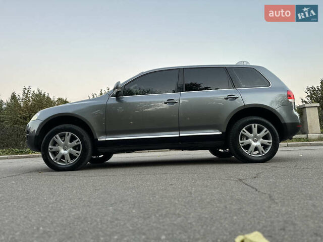 Серый Фольксваген Туарег, объемом двигателя 3 л и пробегом 220 тыс. км за 8250 $, фото 12 на Automoto.ua