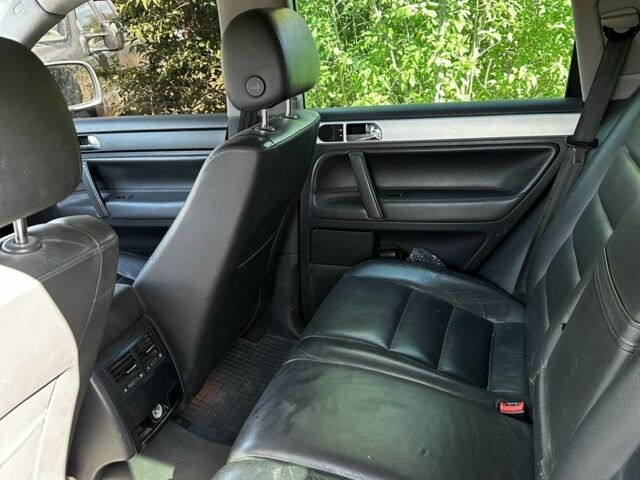 Серый Фольксваген Туарег, объемом двигателя 3 л и пробегом 290 тыс. км за 5800 $, фото 12 на Automoto.ua