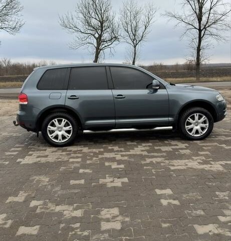 Серый Фольксваген Туарег, объемом двигателя 3 л и пробегом 502 тыс. км за 4000 $, фото 6 на Automoto.ua