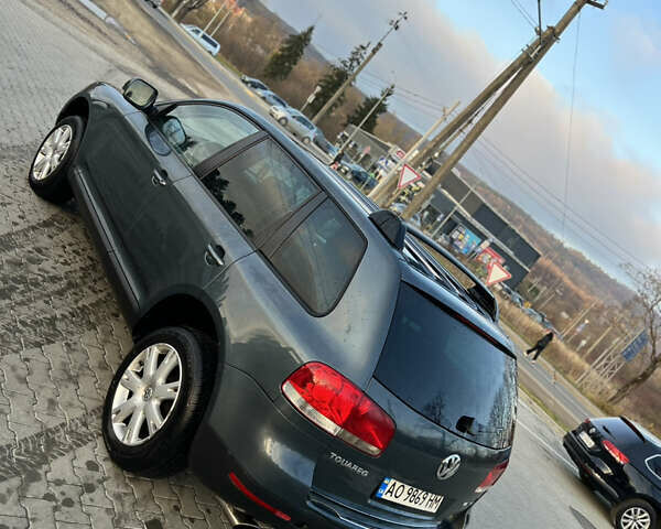 Серый Фольксваген Туарег, объемом двигателя 3 л и пробегом 428 тыс. км за 6700 $, фото 11 на Automoto.ua