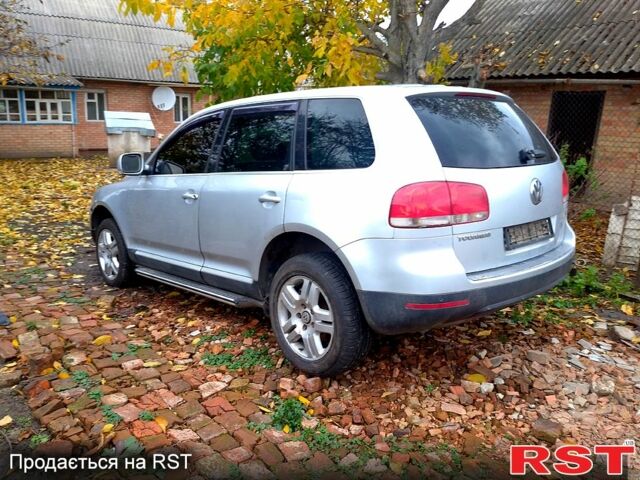 Серый Фольксваген Туарег, объемом двигателя 3.2 л и пробегом 400 тыс. км за 4900 $, фото 3 на Automoto.ua