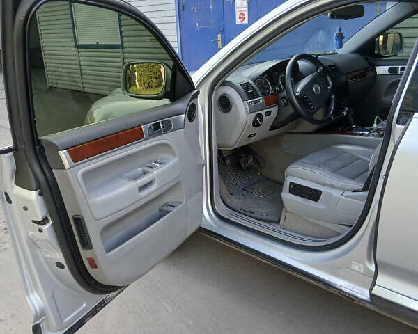 Сірий Фольксваген Туарег, об'ємом двигуна 2.5 л та пробігом 435 тис. км за 5000 $, фото 5 на Automoto.ua