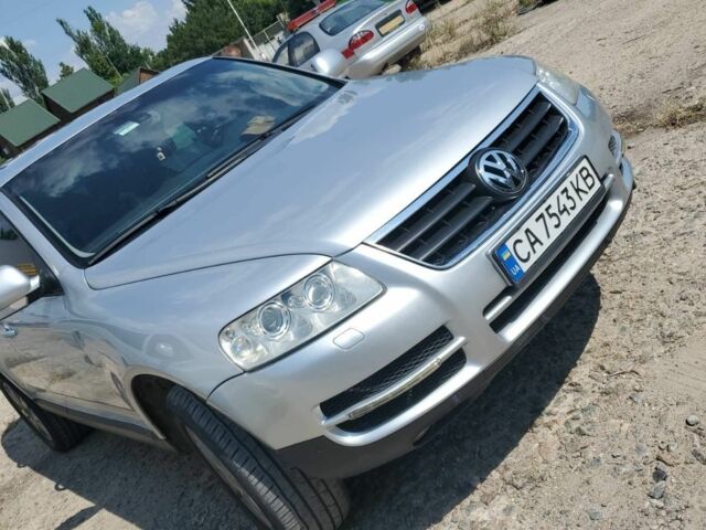 Серый Фольксваген Туарег, объемом двигателя 3 л и пробегом 290 тыс. км за 5800 $, фото 2 на Automoto.ua