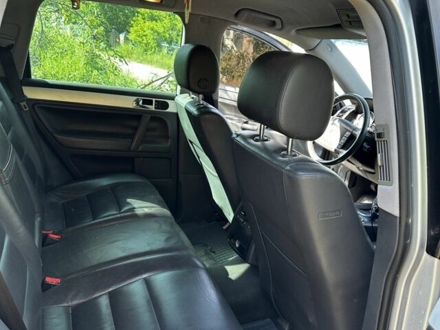 Серый Фольксваген Туарег, объемом двигателя 3 л и пробегом 290 тыс. км за 5800 $, фото 13 на Automoto.ua