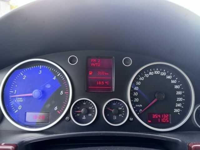 Серый Фольксваген Туарег, объемом двигателя 2.5 л и пробегом 354 тыс. км за 4499 $, фото 9 на Automoto.ua