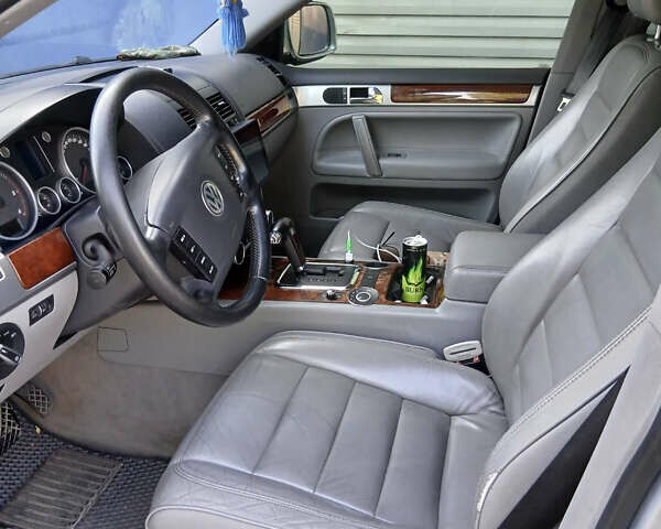 Сірий Фольксваген Туарег, об'ємом двигуна 2.5 л та пробігом 435 тис. км за 5000 $, фото 4 на Automoto.ua