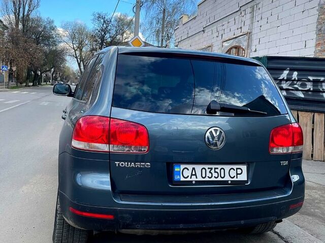 Сірий Фольксваген Туарег, об'ємом двигуна 2.5 л та пробігом 290 тис. км за 8000 $, фото 2 на Automoto.ua