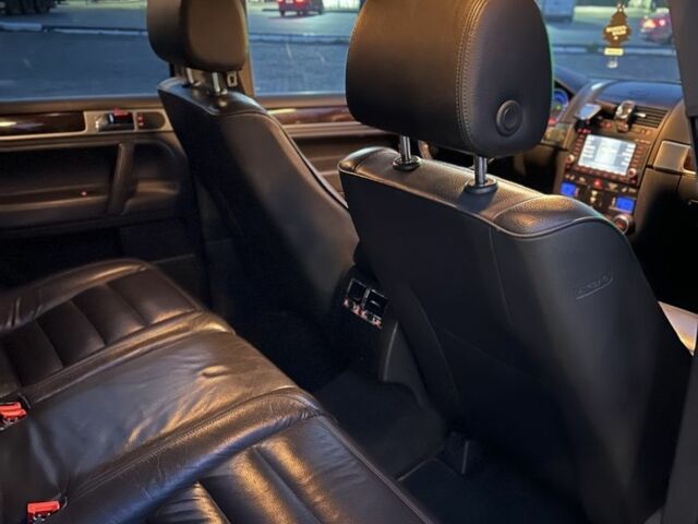 Серый Фольксваген Туарег, объемом двигателя 3 л и пробегом 340 тыс. км за 5350 $, фото 12 на Automoto.ua