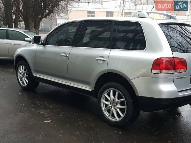 Сірий Фольксваген Туарег, об'ємом двигуна 3.2 л та пробігом 235 тис. км за 7500 $, фото 1 на Automoto.ua