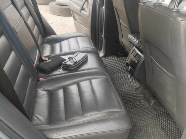 Серый Фольксваген Туарег, объемом двигателя 3 л и пробегом 450 тыс. км за 10900 $, фото 5 на Automoto.ua