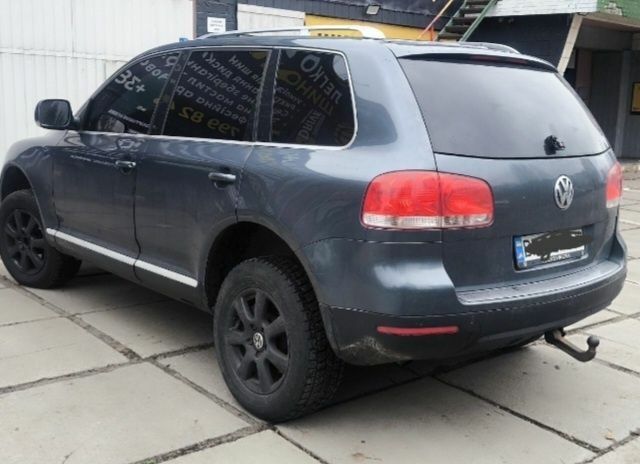 Серый Фольксваген Туарег, объемом двигателя 0 л и пробегом 312 тыс. км за 5900 $, фото 5 на Automoto.ua