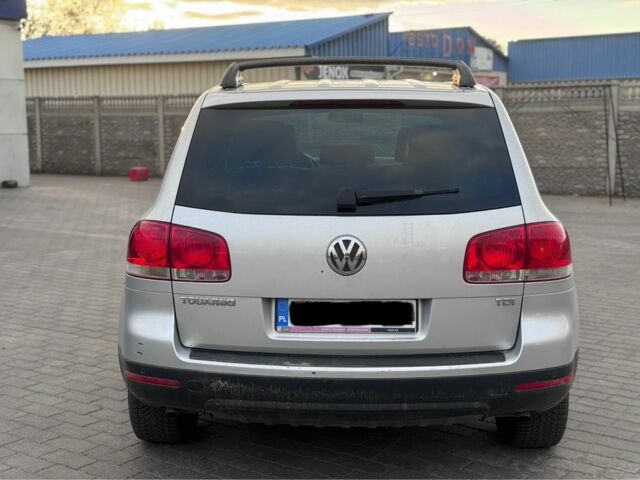 Серый Фольксваген Туарег, объемом двигателя 2.5 л и пробегом 354 тыс. км за 4499 $, фото 5 на Automoto.ua