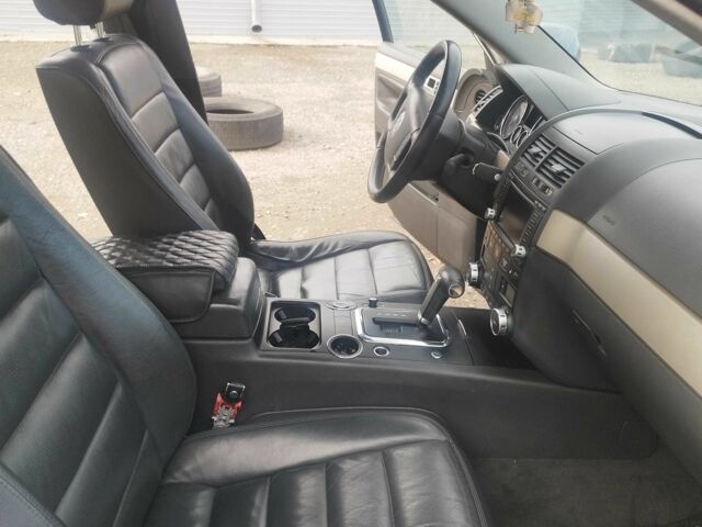 Серый Фольксваген Туарег, объемом двигателя 3 л и пробегом 450 тыс. км за 10900 $, фото 4 на Automoto.ua