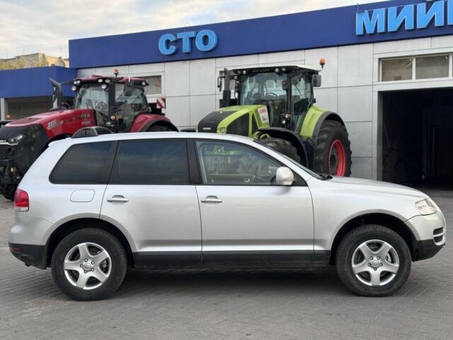 Серый Фольксваген Туарег, объемом двигателя 2.5 л и пробегом 354 тыс. км за 4499 $, фото 3 на Automoto.ua