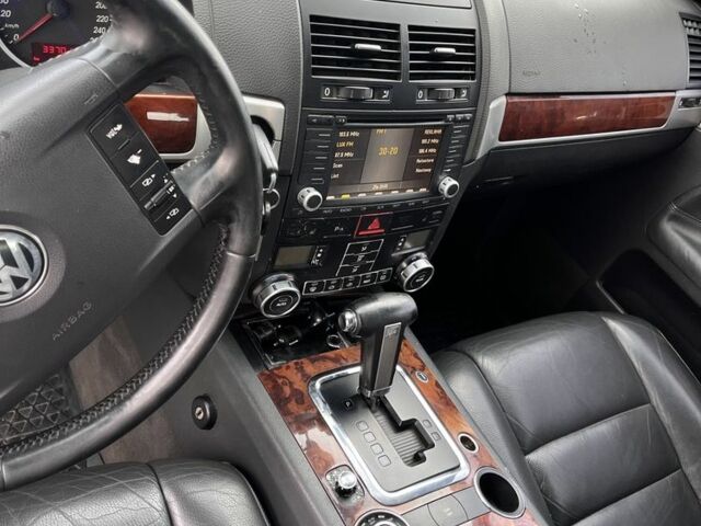 Сірий Фольксваген Туарег, об'ємом двигуна 2.5 л та пробігом 300 тис. км за 6800 $, фото 8 на Automoto.ua