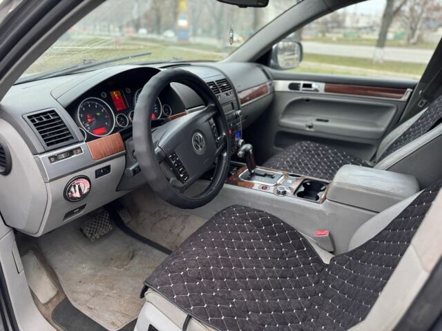 Сірий Фольксваген Туарег, об'ємом двигуна 3.2 л та пробігом 320 тис. км за 3400 $, фото 4 на Automoto.ua