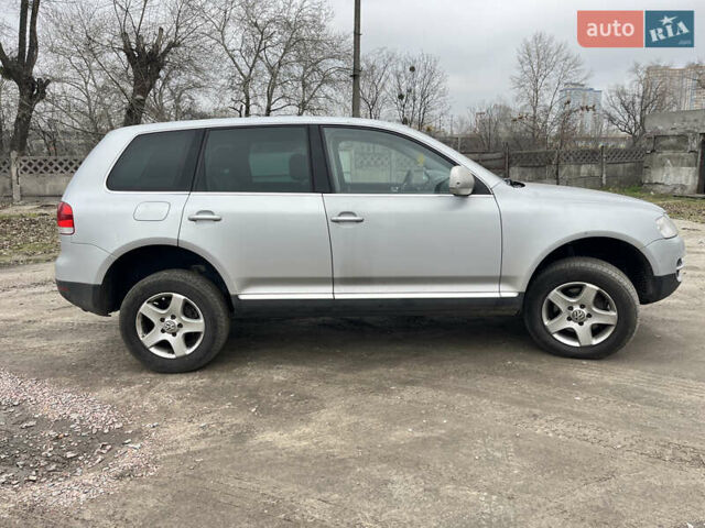 Серый Фольксваген Туарег, объемом двигателя 3 л и пробегом 340 тыс. км за 5500 $, фото 3 на Automoto.ua