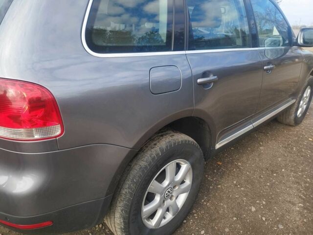 Серый Фольксваген Туарег, объемом двигателя 3 л и пробегом 450 тыс. км за 10900 $, фото 9 на Automoto.ua