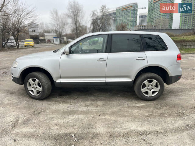 Серый Фольксваген Туарег, объемом двигателя 3 л и пробегом 340 тыс. км за 5500 $, фото 2 на Automoto.ua