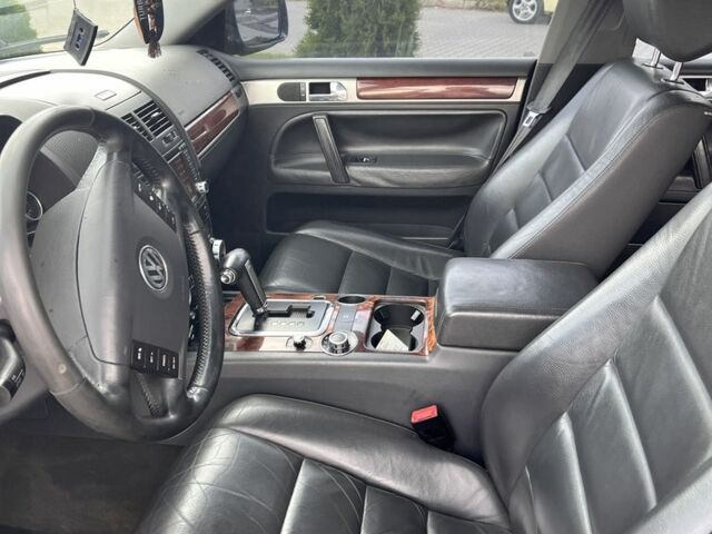 Сірий Фольксваген Туарег, об'ємом двигуна 2.5 л та пробігом 300 тис. км за 6800 $, фото 11 на Automoto.ua