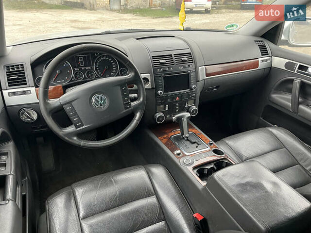 Серый Фольксваген Туарег, объемом двигателя 3 л и пробегом 340 тыс. км за 5500 $, фото 7 на Automoto.ua