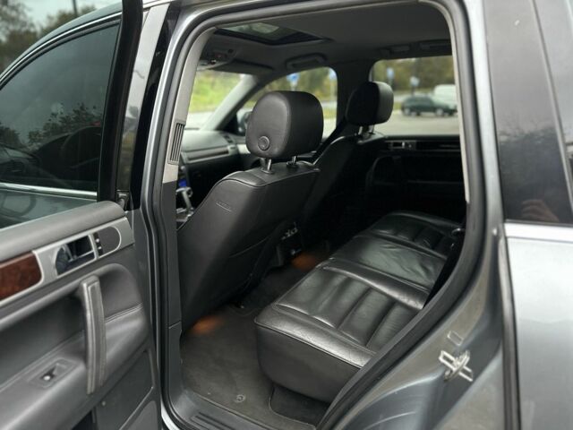 Серый Фольксваген Туарег, объемом двигателя 3 л и пробегом 370 тыс. км за 5450 $, фото 10 на Automoto.ua