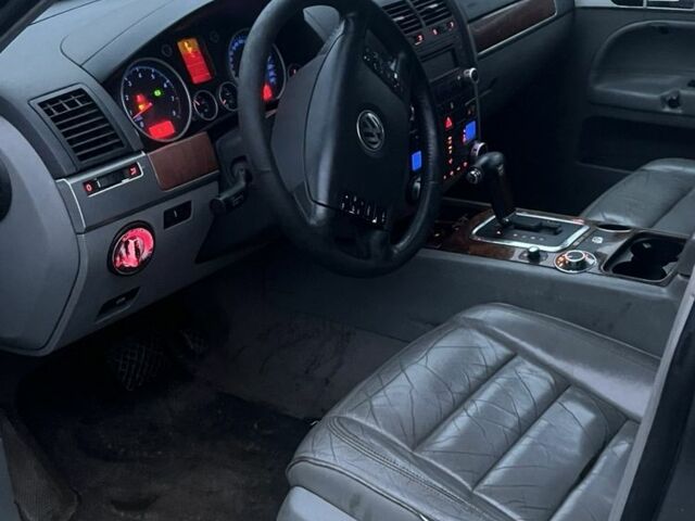 Сірий Фольксваген Туарег, об'ємом двигуна 3.2 л та пробігом 350 тис. км за 3000 $, фото 7 на Automoto.ua