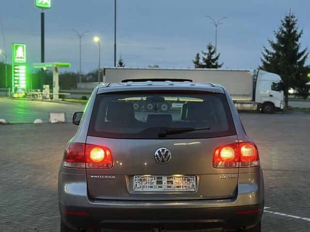 Серый Фольксваген Туарег, объемом двигателя 3 л и пробегом 340 тыс. км за 5350 $, фото 4 на Automoto.ua