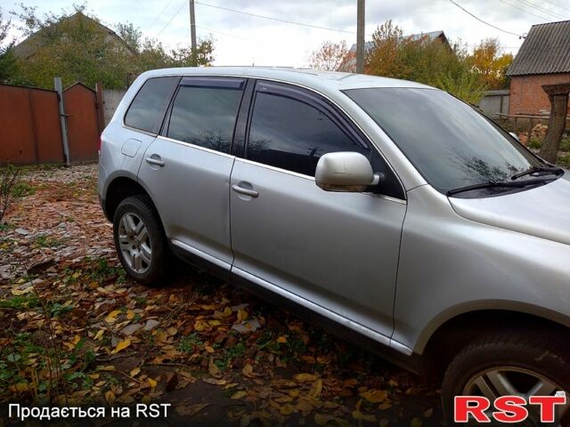 Серый Фольксваген Туарег, объемом двигателя 3.2 л и пробегом 400 тыс. км за 4900 $, фото 6 на Automoto.ua