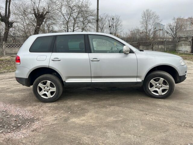 Серый Фольксваген Туарег, объемом двигателя 3 л и пробегом 340 тыс. км за 5500 $, фото 3 на Automoto.ua