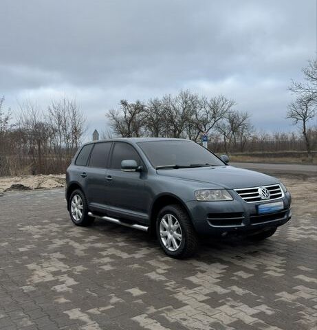 Серый Фольксваген Туарег, объемом двигателя 3 л и пробегом 502 тыс. км за 4000 $, фото 5 на Automoto.ua