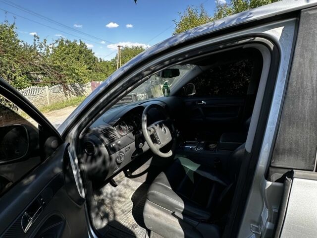 Серый Фольксваген Туарег, объемом двигателя 3 л и пробегом 290 тыс. км за 5800 $, фото 9 на Automoto.ua