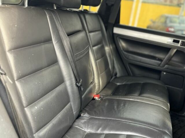 Серый Фольксваген Туарег, объемом двигателя 0 л и пробегом 200 тыс. км за 3600 $, фото 10 на Automoto.ua