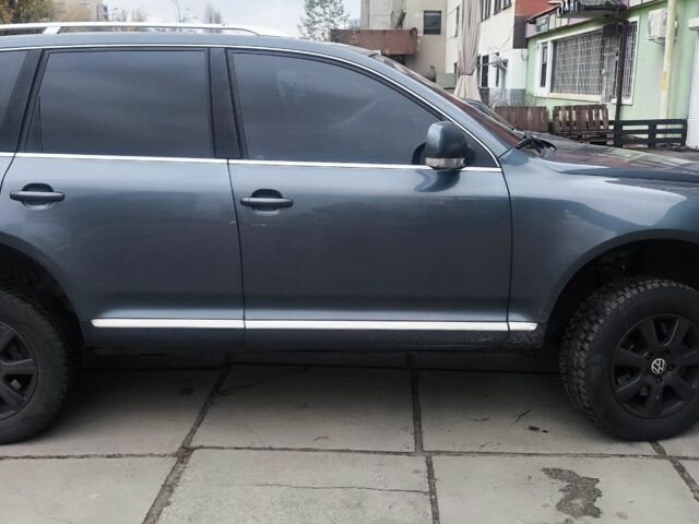 Серый Фольксваген Туарег, объемом двигателя 3 л и пробегом 320 тыс. км за 4200 $, фото 9 на Automoto.ua
