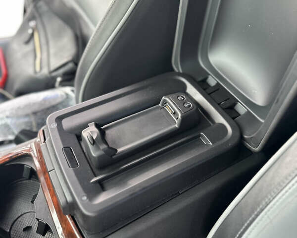 Серый Фольксваген Туарег, объемом двигателя 4.92 л и пробегом 286 тыс. км за 8700 $, фото 24 на Automoto.ua