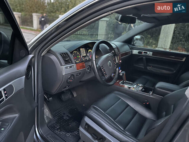 Серый Фольксваген Туарег, объемом двигателя 3 л и пробегом 220 тыс. км за 8250 $, фото 34 на Automoto.ua