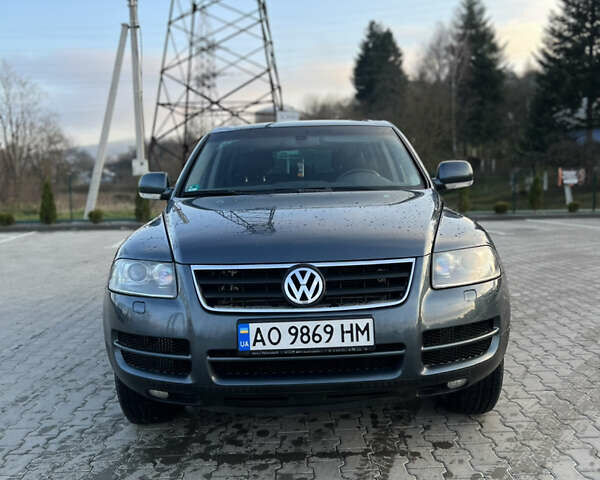 Серый Фольксваген Туарег, объемом двигателя 3 л и пробегом 428 тыс. км за 6700 $, фото 1 на Automoto.ua