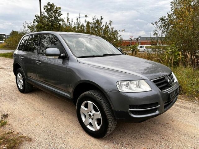Серый Фольксваген Туарег, объемом двигателя 2.5 л и пробегом 250 тыс. км за 4740 $, фото 2 на Automoto.ua