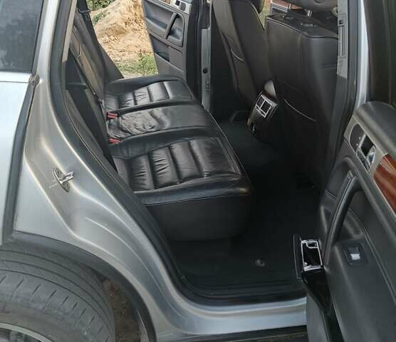 Сірий Фольксваген Туарег, об'ємом двигуна 3.19 л та пробігом 290 тис. км за 8000 $, фото 3 на Automoto.ua