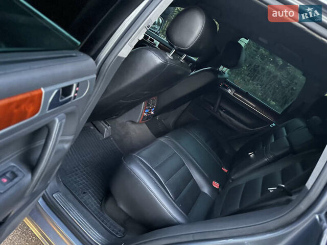 Серый Фольксваген Туарег, объемом двигателя 3 л и пробегом 220 тыс. км за 8250 $, фото 33 на Automoto.ua