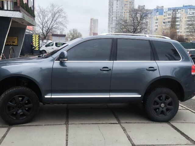 Серый Фольксваген Туарег, объемом двигателя 3 л и пробегом 320 тыс. км за 4200 $, фото 8 на Automoto.ua