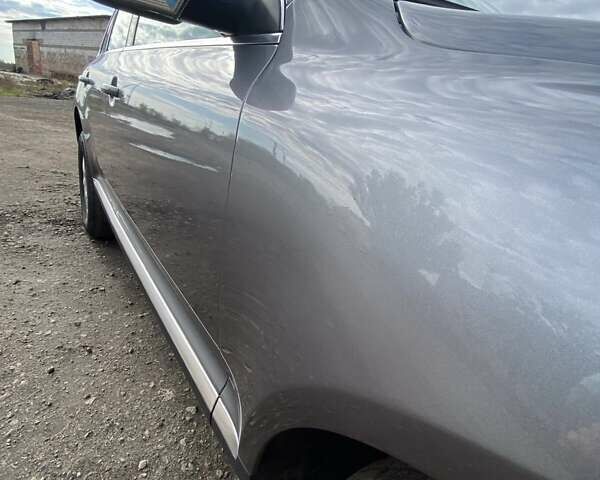 Серый Фольксваген Туарег, объемом двигателя 2.97 л и пробегом 490 тыс. км за 10350 $, фото 8 на Automoto.ua