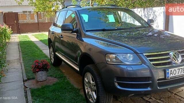 Серый Фольксваген Туарег, объемом двигателя 3 л и пробегом 304 тыс. км за 9300 $, фото 2 на Automoto.ua