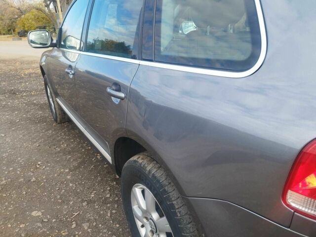 Серый Фольксваген Туарег, объемом двигателя 3 л и пробегом 450 тыс. км за 10900 $, фото 10 на Automoto.ua