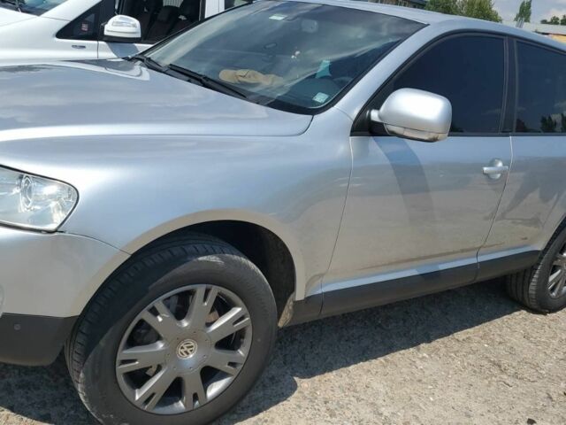 Серый Фольксваген Туарег, объемом двигателя 3 л и пробегом 290 тыс. км за 5800 $, фото 3 на Automoto.ua