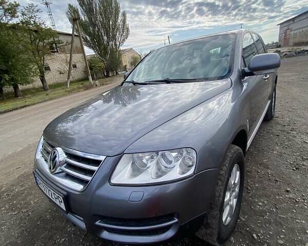 Серый Фольксваген Туарег, объемом двигателя 2.97 л и пробегом 490 тыс. км за 10350 $, фото 14 на Automoto.ua